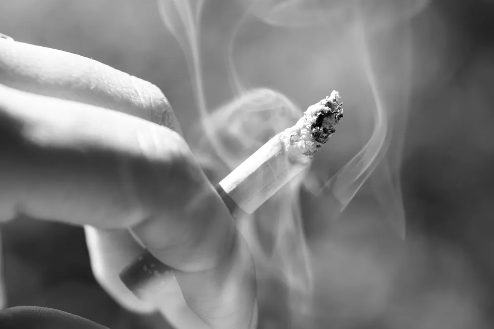 effects of smoking on eye health